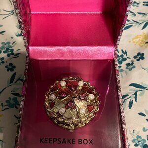 New In Box Betsey Johnson Jeweled Pie Keepsake Pearl Pill Box Valentine's Day